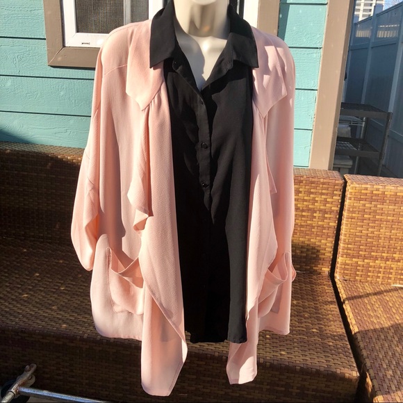 Cold shoulder 🖤 button-down collared shirt - Picture 5 of 5